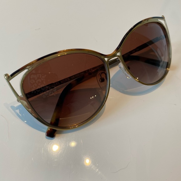 Michael Kors gold / tortoise sunglasses - Picture 4 of 5